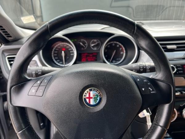 Alfa Romeo Giulietta TB año 2013