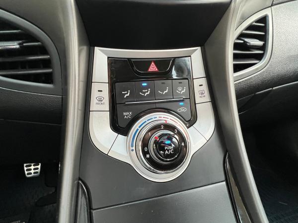 Hyundai Elantra GLS 1.8 año 2012