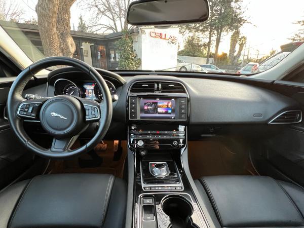 Jaguar XE PURE 2.0 TURBO año 2016