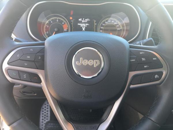 Jeep Cherokee LONGITUDE 4X2 año 2020
