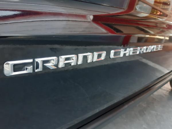 Jeep Grand Cherokee 3.6 LAREDO AT año 2015