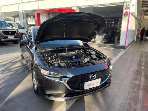 Mazda 3 V 2.0 6MT año 2021