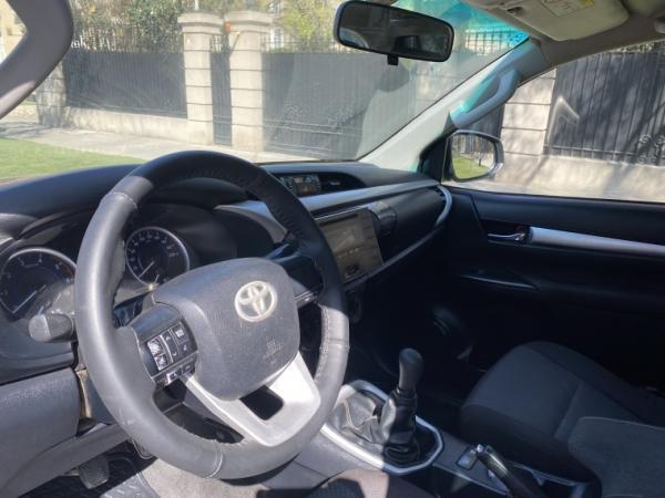 Toyota Hilux SR 4x2 2.4 año 2016