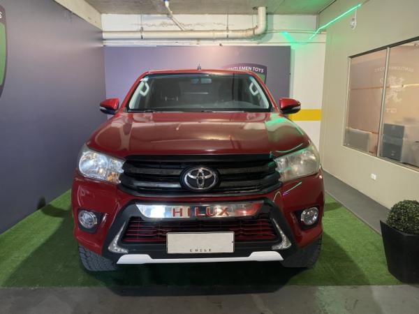 Toyota Hilux SR 4x4 2.4 año 2017