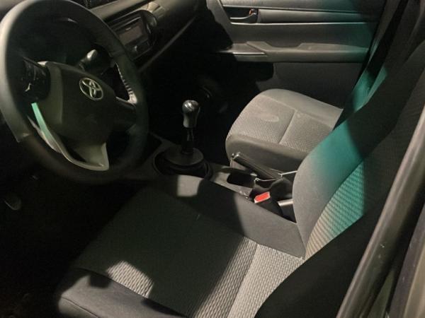Toyota Hilux DX 4X4 2.4 año 2018