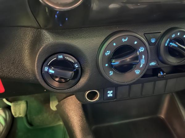 Toyota Hilux DX 4X4 2.4 año 2019