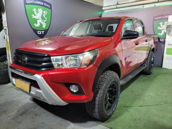 Toyota Hilux DX 4X4 2.4