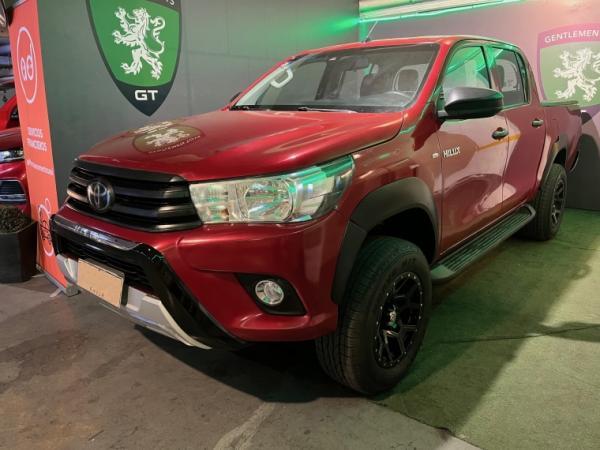 Toyota Hilux DX 4X4 2.4