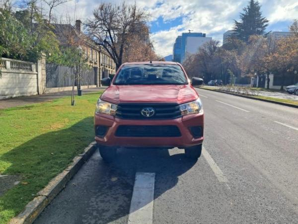 Toyota Hilux DX 4X2 2.4