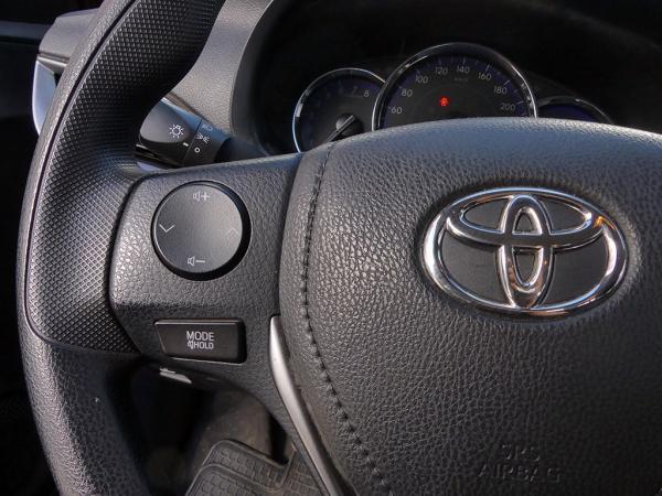 Toyota Yaris E año 2022