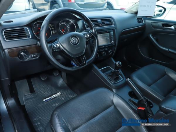 Volkswagen Bora ADVANCE 1.4 año 2015